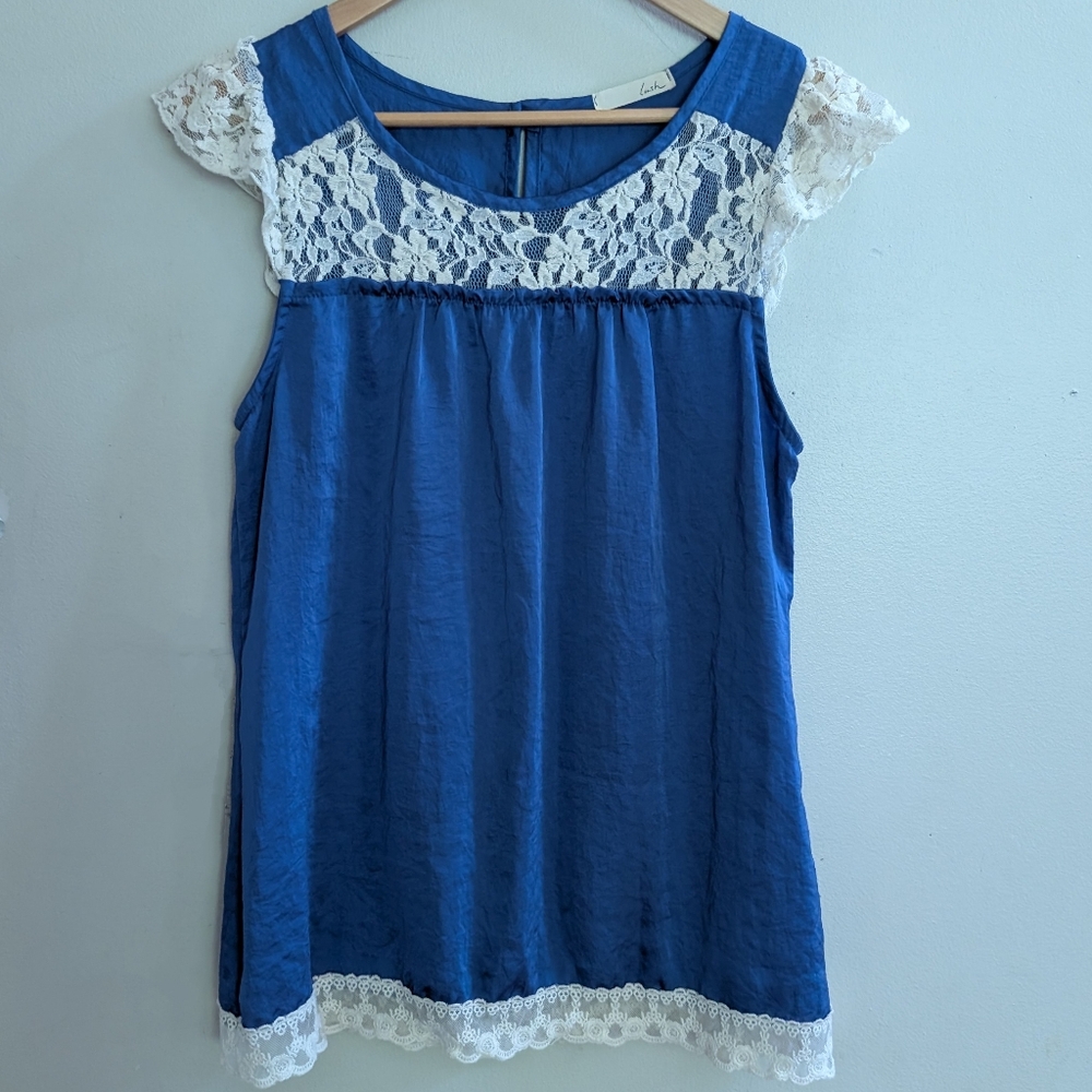 🌼Lush Blue Lace Trim Women's Silky Top, size Medium